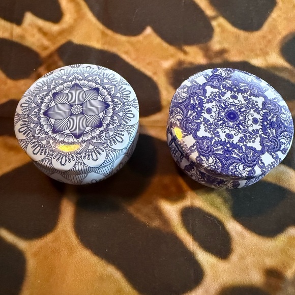 Decorative Purple and White Candles in Tins - Vanilla and Bergamot Soy - Picture 1 of 8